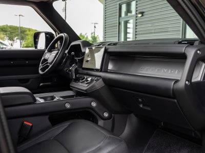 2025 Land Rover Defender 130 V8