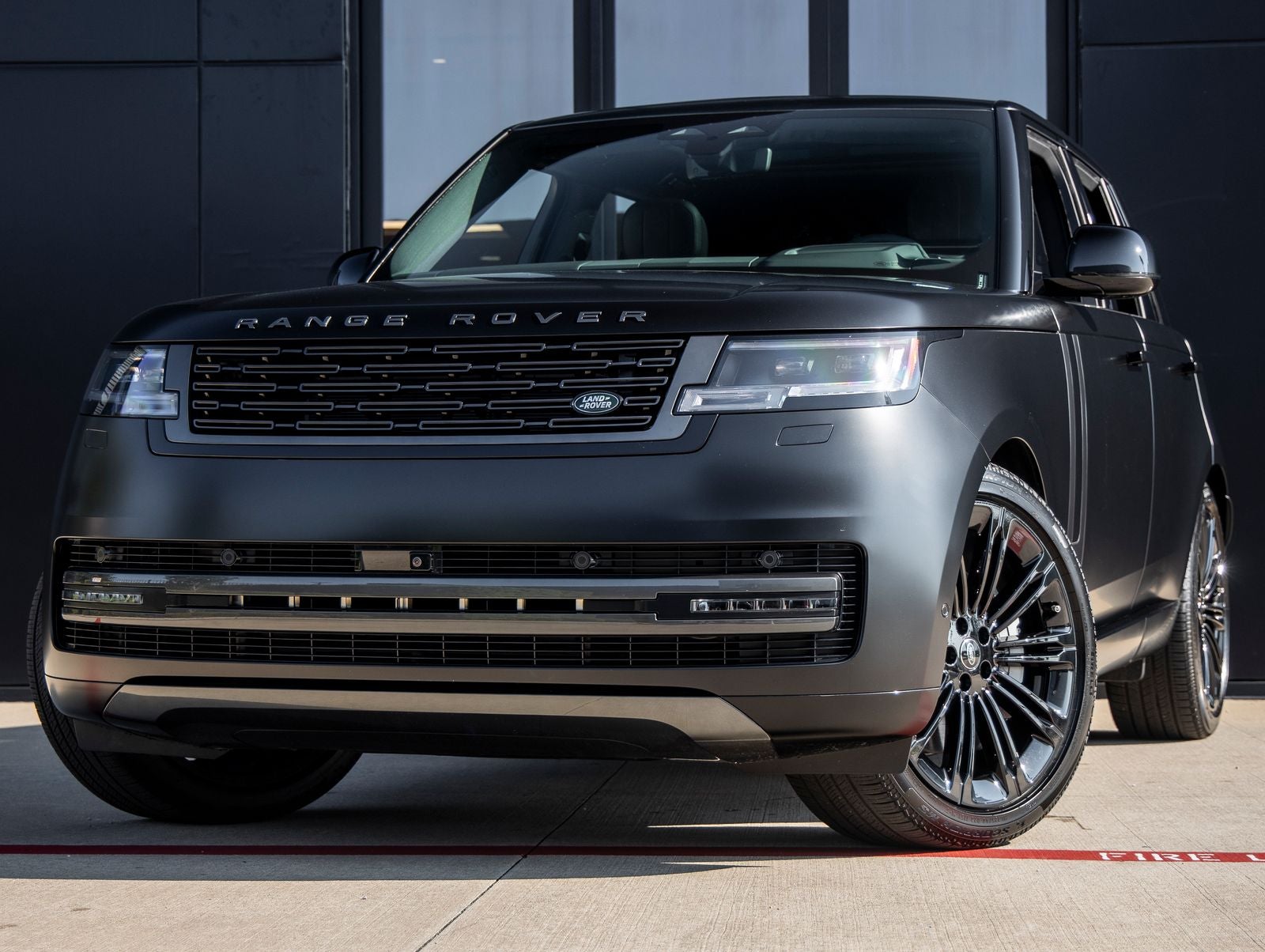 2025 Land Rover Range Rover SE