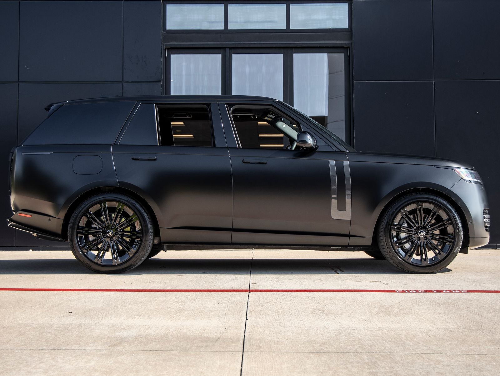 2025 Land Rover Range Rover SE