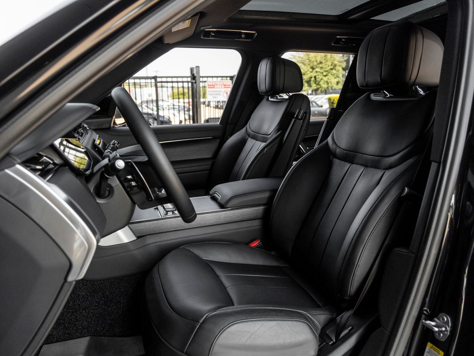 2025 Land Rover Range Rover SE
