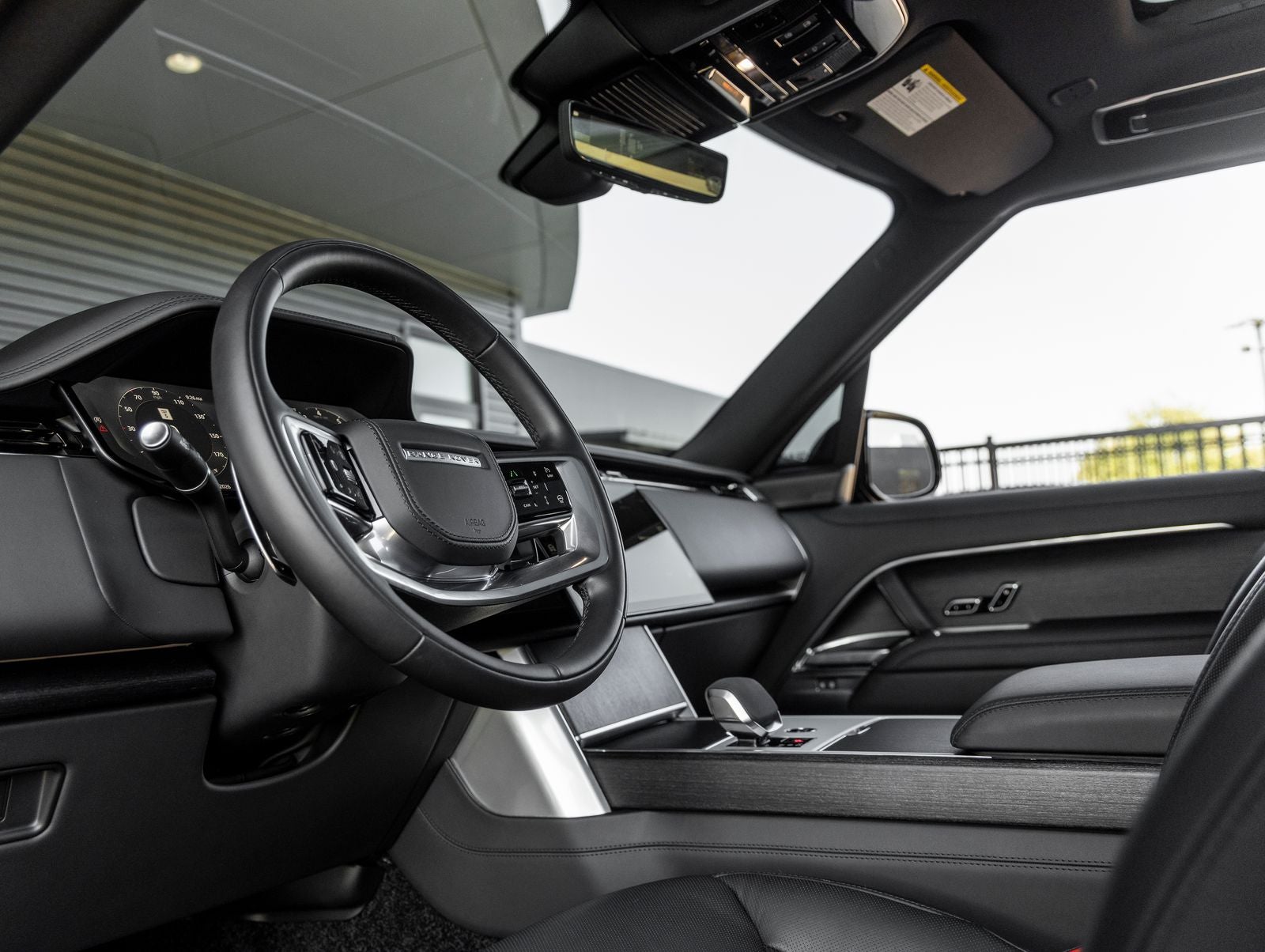 2025 Land Rover Range Rover SE