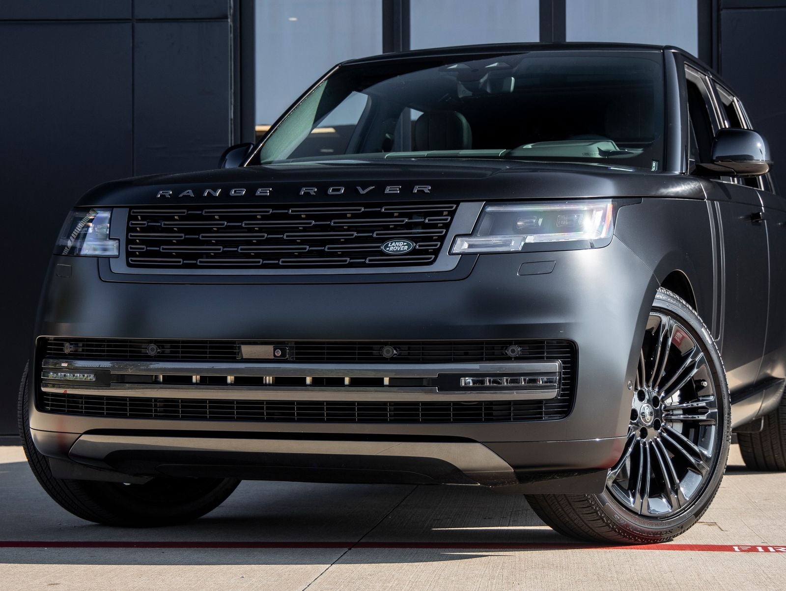 2025 Land Rover Range Rover SE