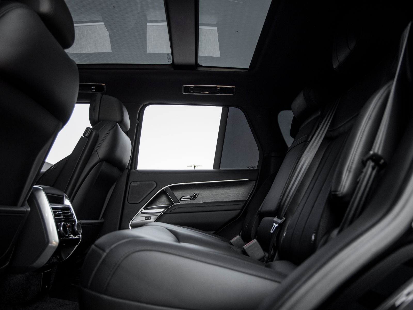2025 Land Rover Range Rover SE