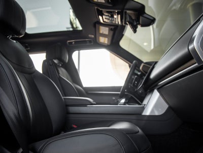2025 Land Rover Range Rover SE