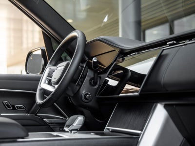 2025 Land Rover Range Rover SE