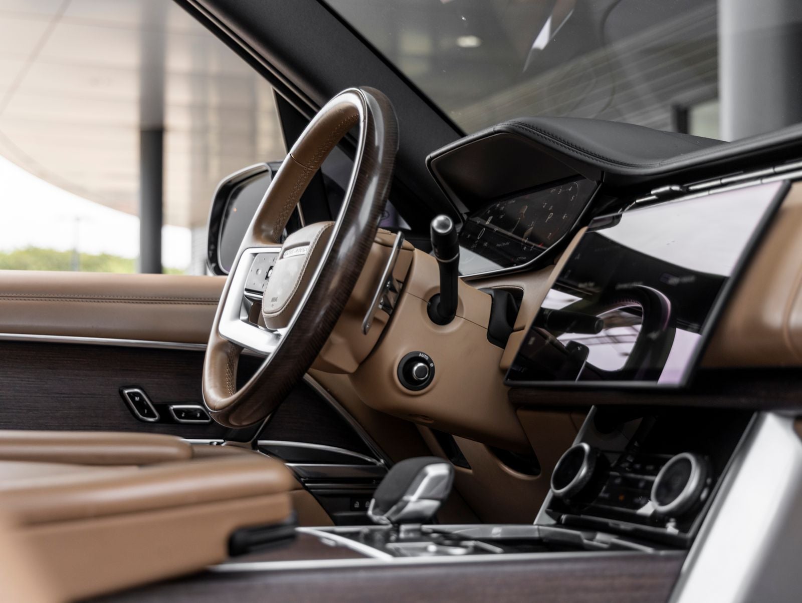 2023 Land Rover Range Rover SE LWB