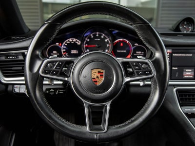 2018 Porsche Panamera 4