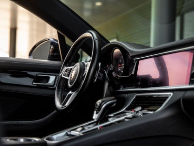 2018 Porsche Panamera 4