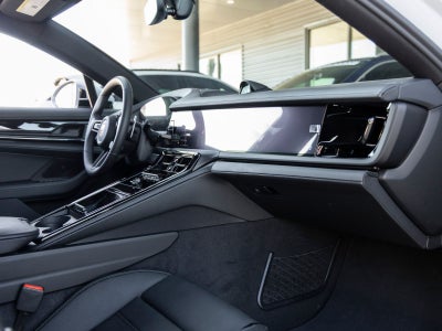2025 Porsche Panamera 4
