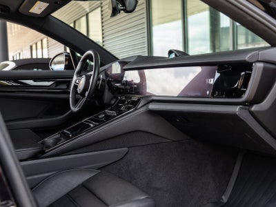 2025 Porsche Panamera RWD