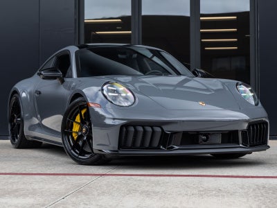 2026 Porsche 911 Carrera 4 GTS