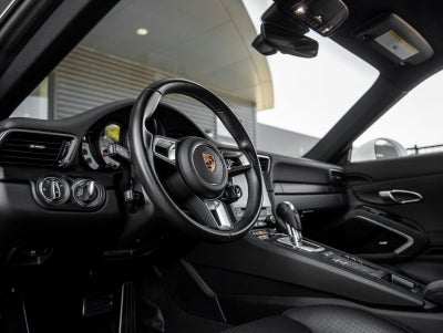 2018 Porsche 911 911 Carrera 4 GTS