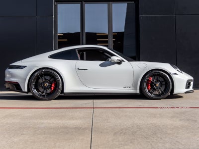 2022 Porsche 911 Carrera GTS