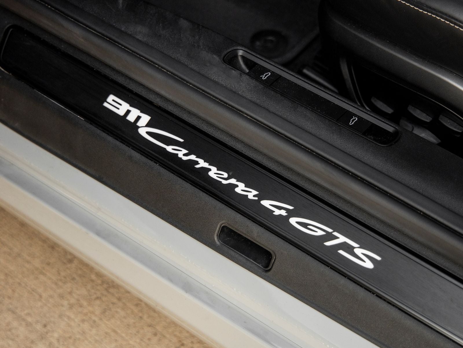 2022 Porsche 911 Carrera 4 GTS