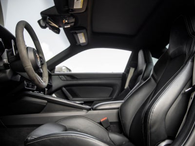 2022 Porsche 911 Carrera 4 GTS