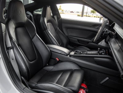 2022 Porsche 911 Carrera 4 GTS