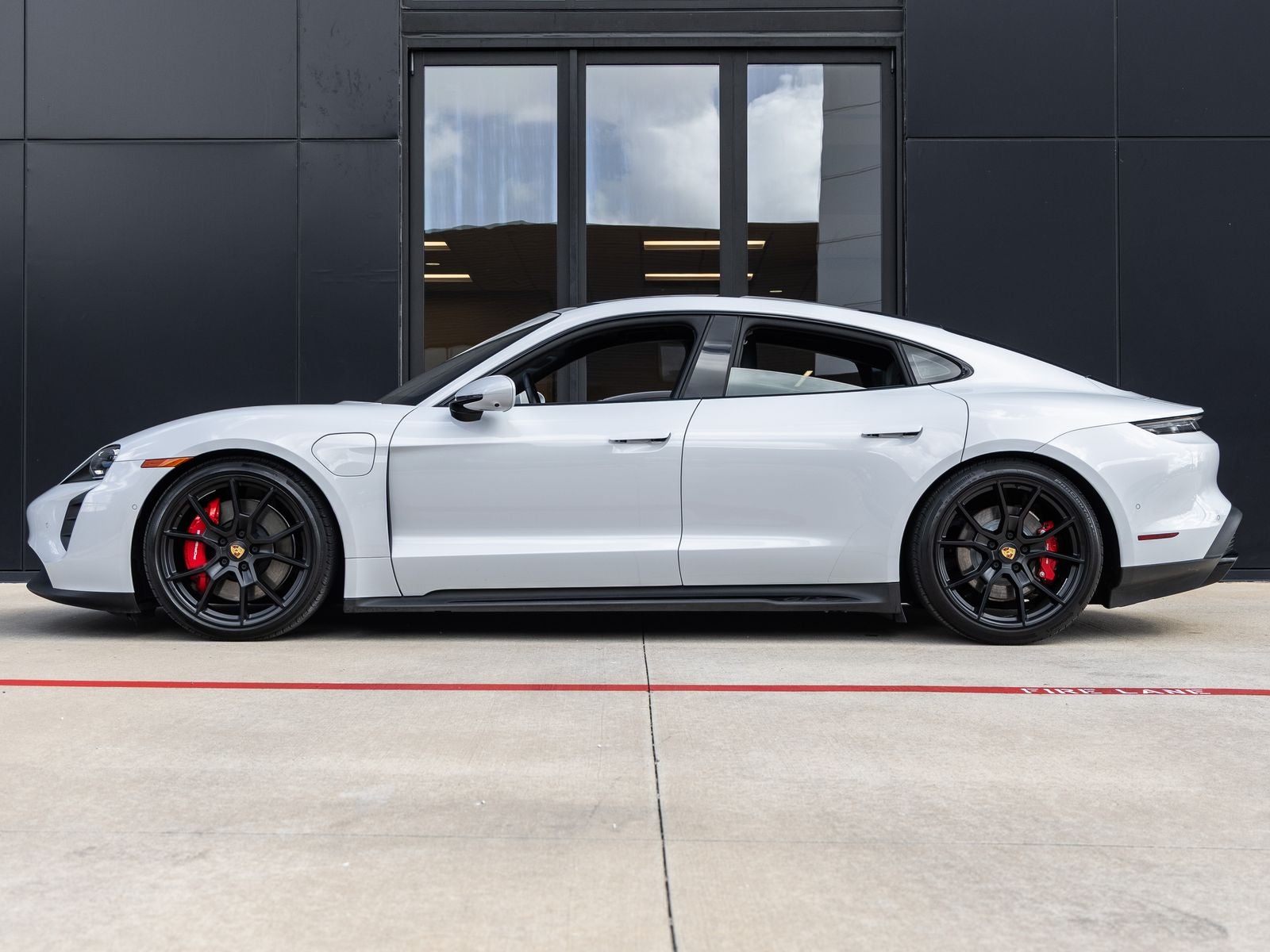2024 Porsche Taycan Taycan GTS (MY24)