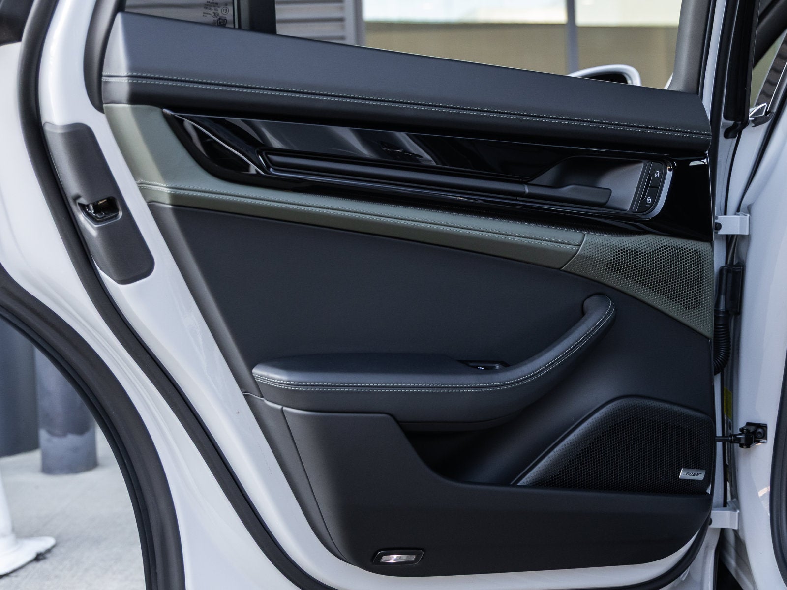 2025 Porsche Panamera Panamera 4 E-Hybrid