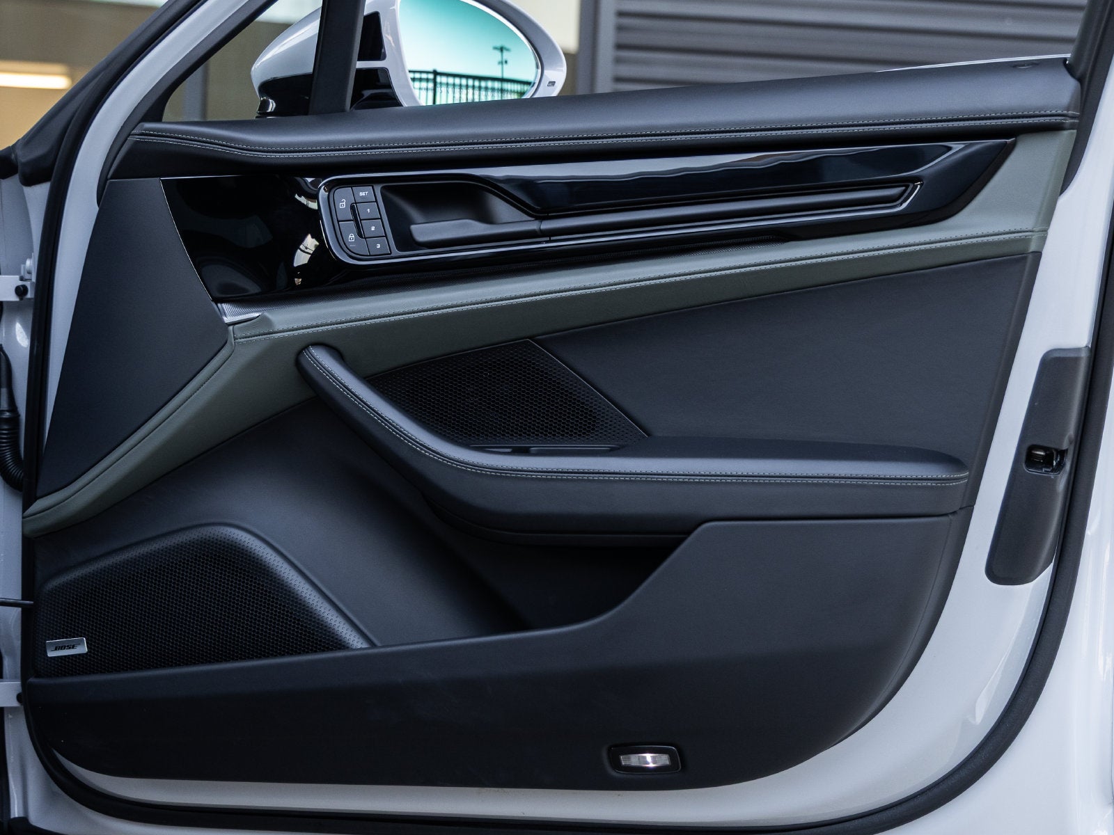 2025 Porsche Panamera Panamera 4 E-Hybrid