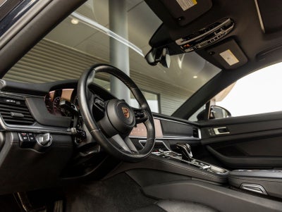 2023 Porsche Panamera Panamera 4 Platinum Edition (MY23)