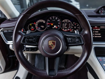2022 Porsche Panamera 4