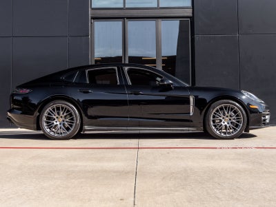 2023 Porsche Panamera 4 Platinum Edition