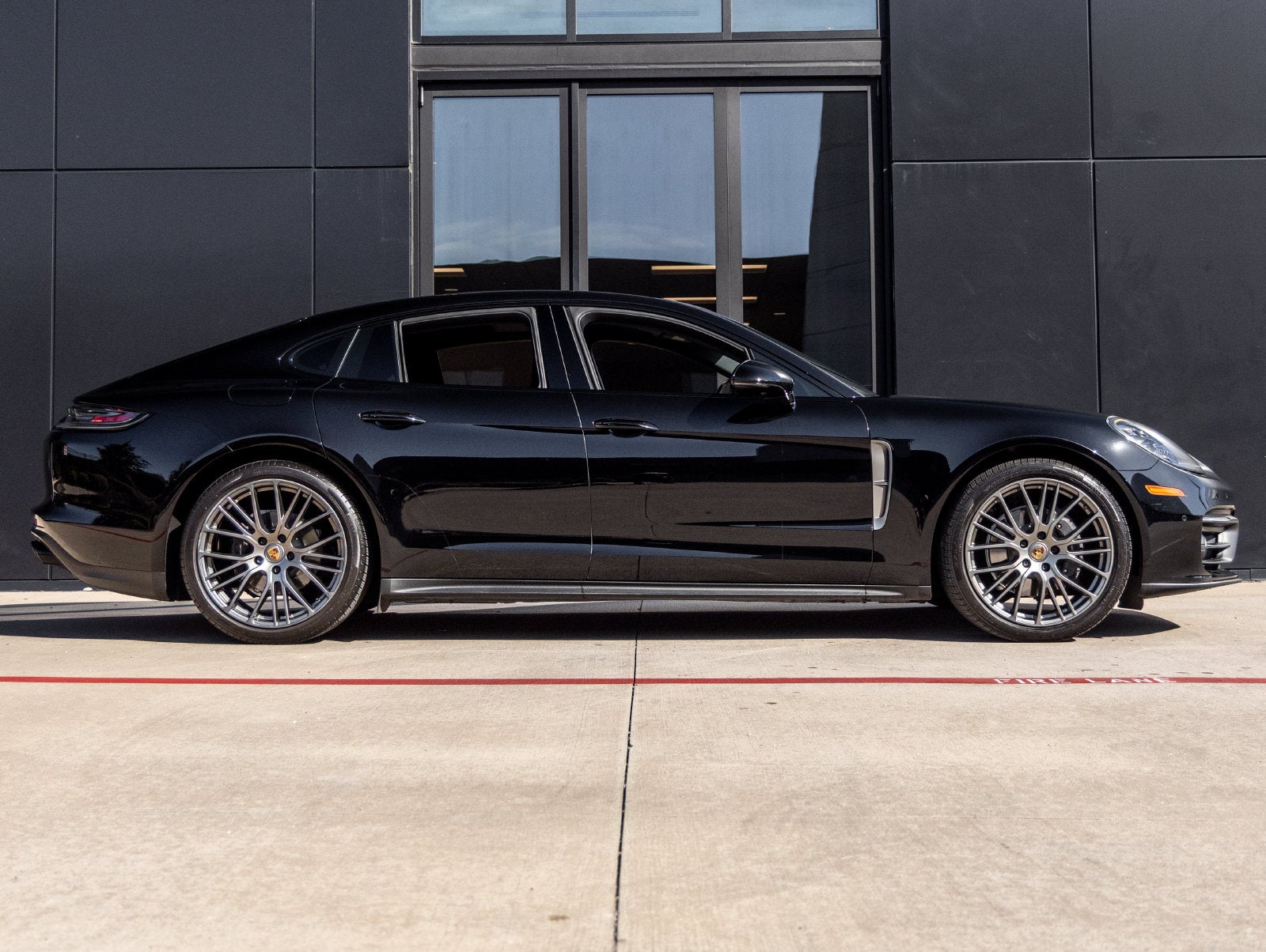 2023 Porsche Panamera 4 Platinum Edition