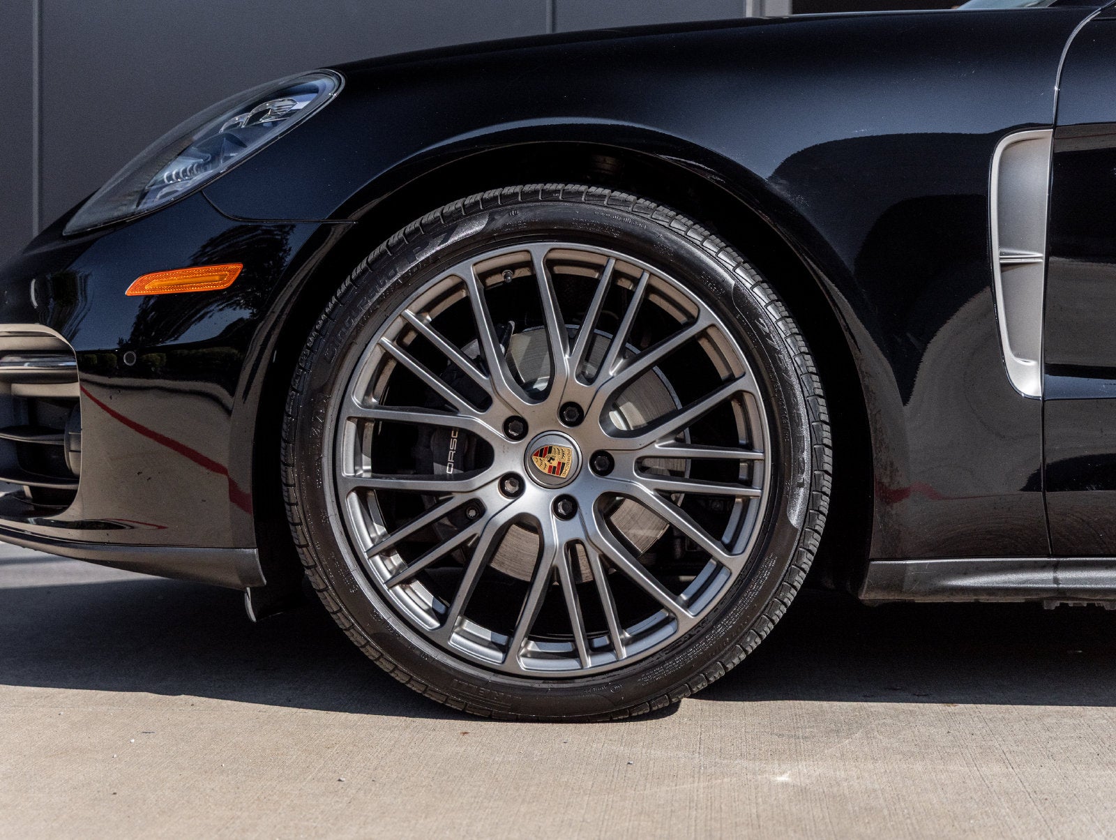 2023 Porsche Panamera 4 Platinum Edition