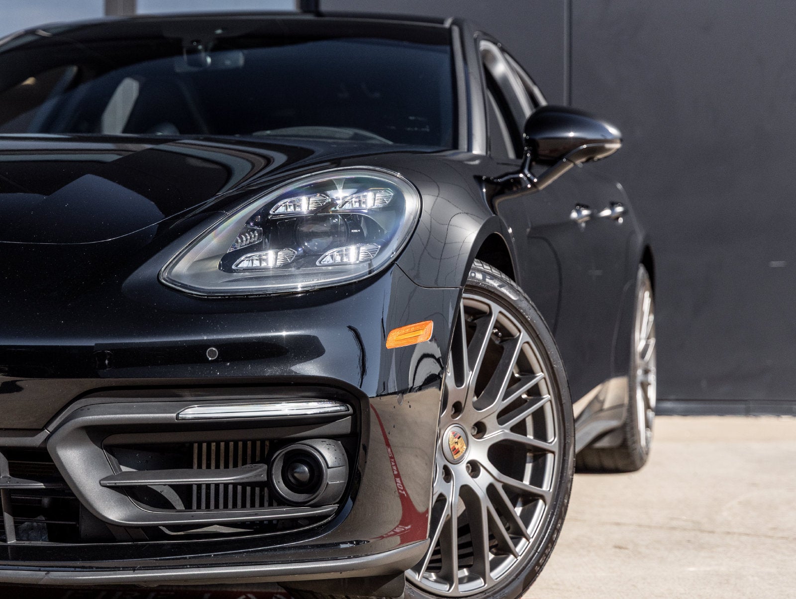 2023 Porsche Panamera 4 Platinum Edition