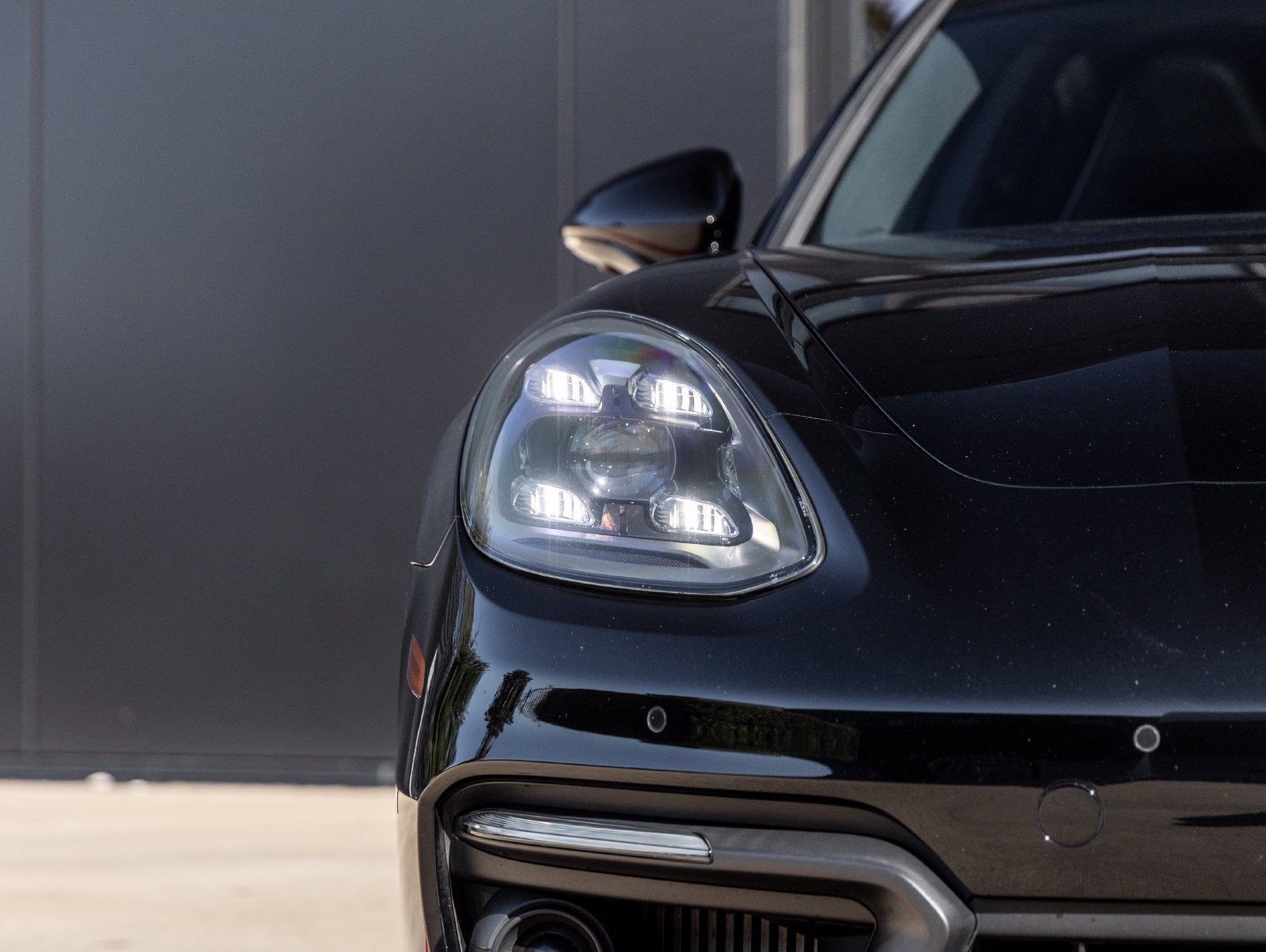 2023 Porsche Panamera 4 Platinum Edition