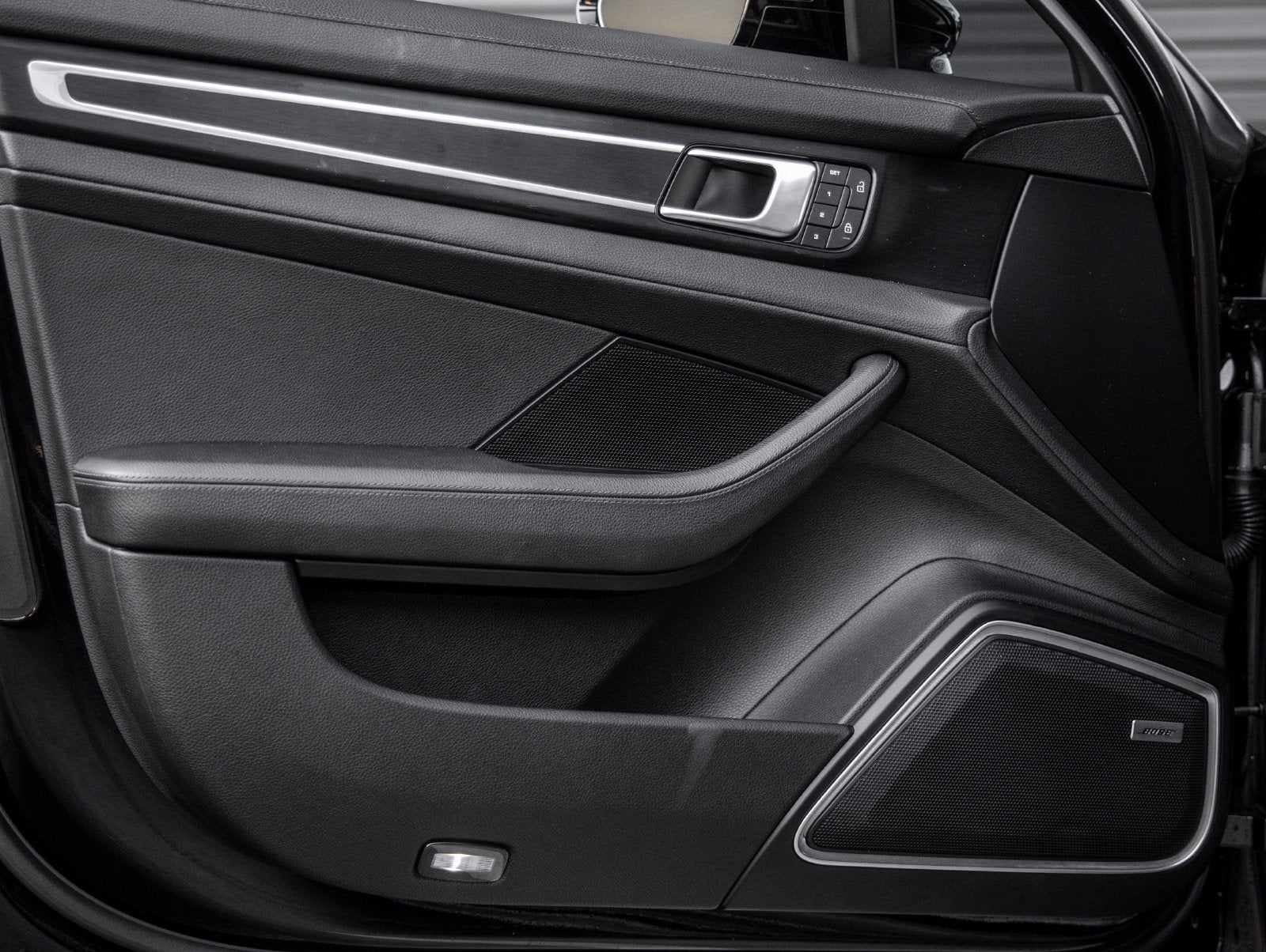 2023 Porsche Panamera 4 Platinum Edition
