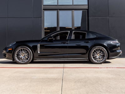 2023 Porsche Panamera 4 Platinum Edition