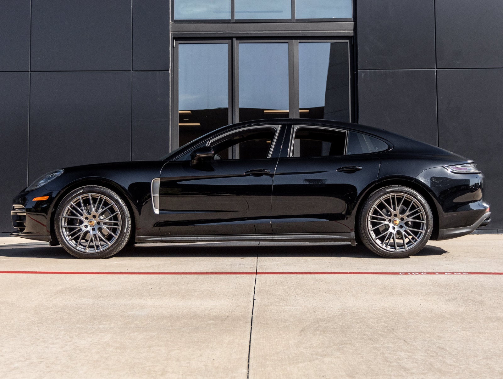 2023 Porsche Panamera 4 Platinum Edition