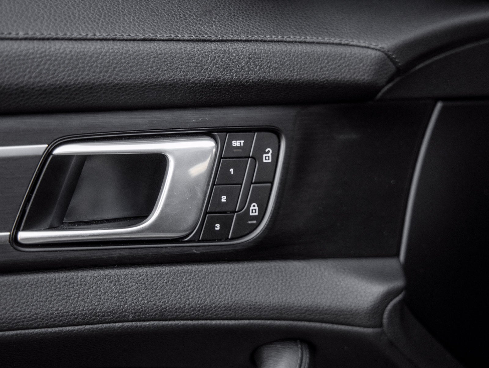 2023 Porsche Panamera 4 Platinum Edition