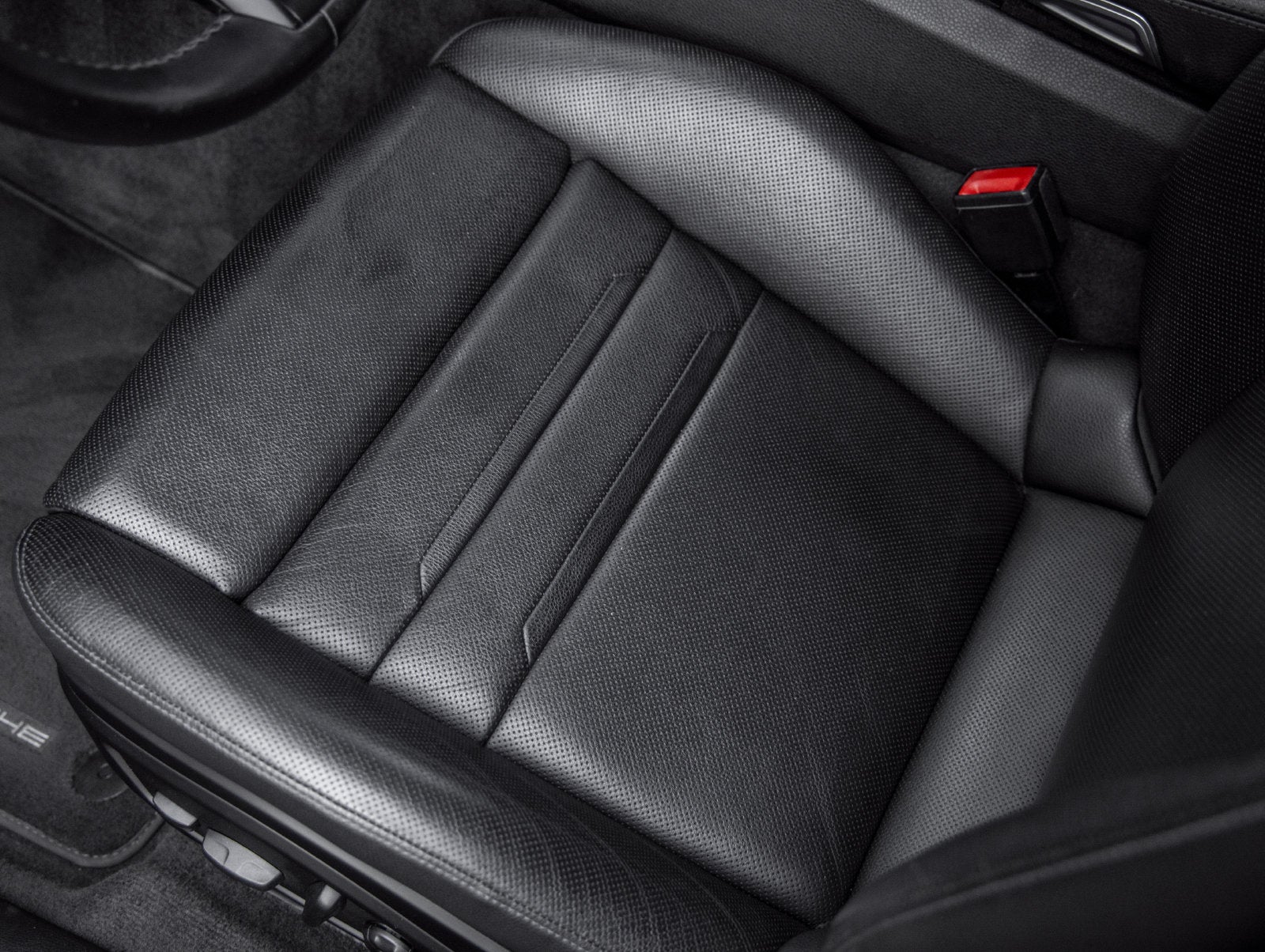 2023 Porsche Panamera 4 Platinum Edition
