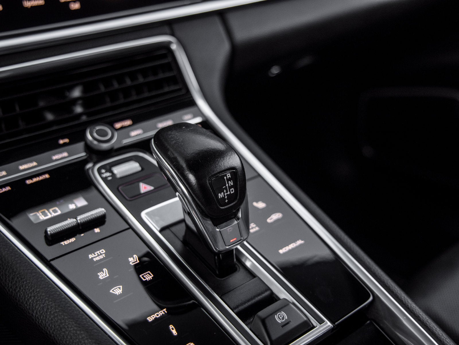 2023 Porsche Panamera 4 Platinum Edition