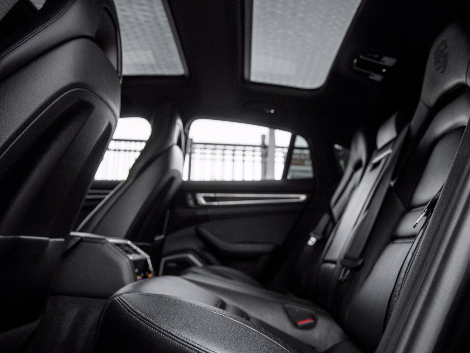 2023 Porsche Panamera 4 Platinum Edition