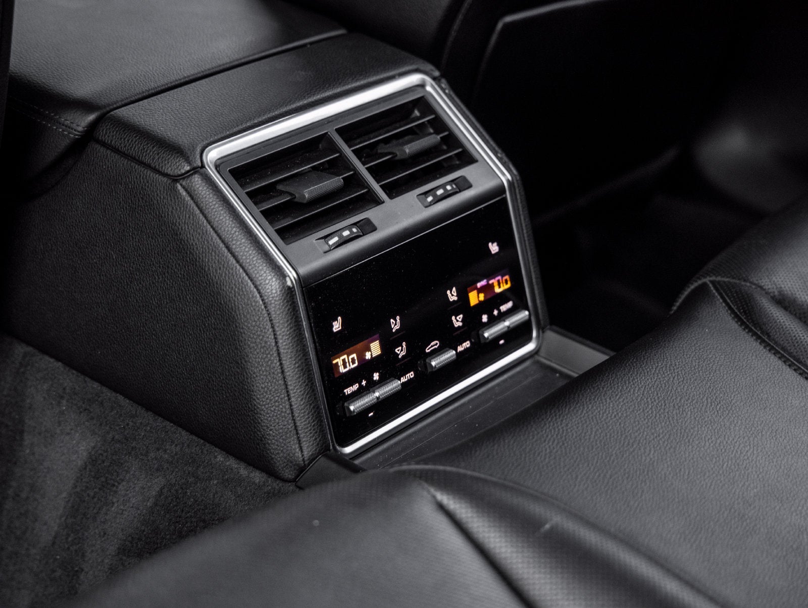 2023 Porsche Panamera 4 Platinum Edition