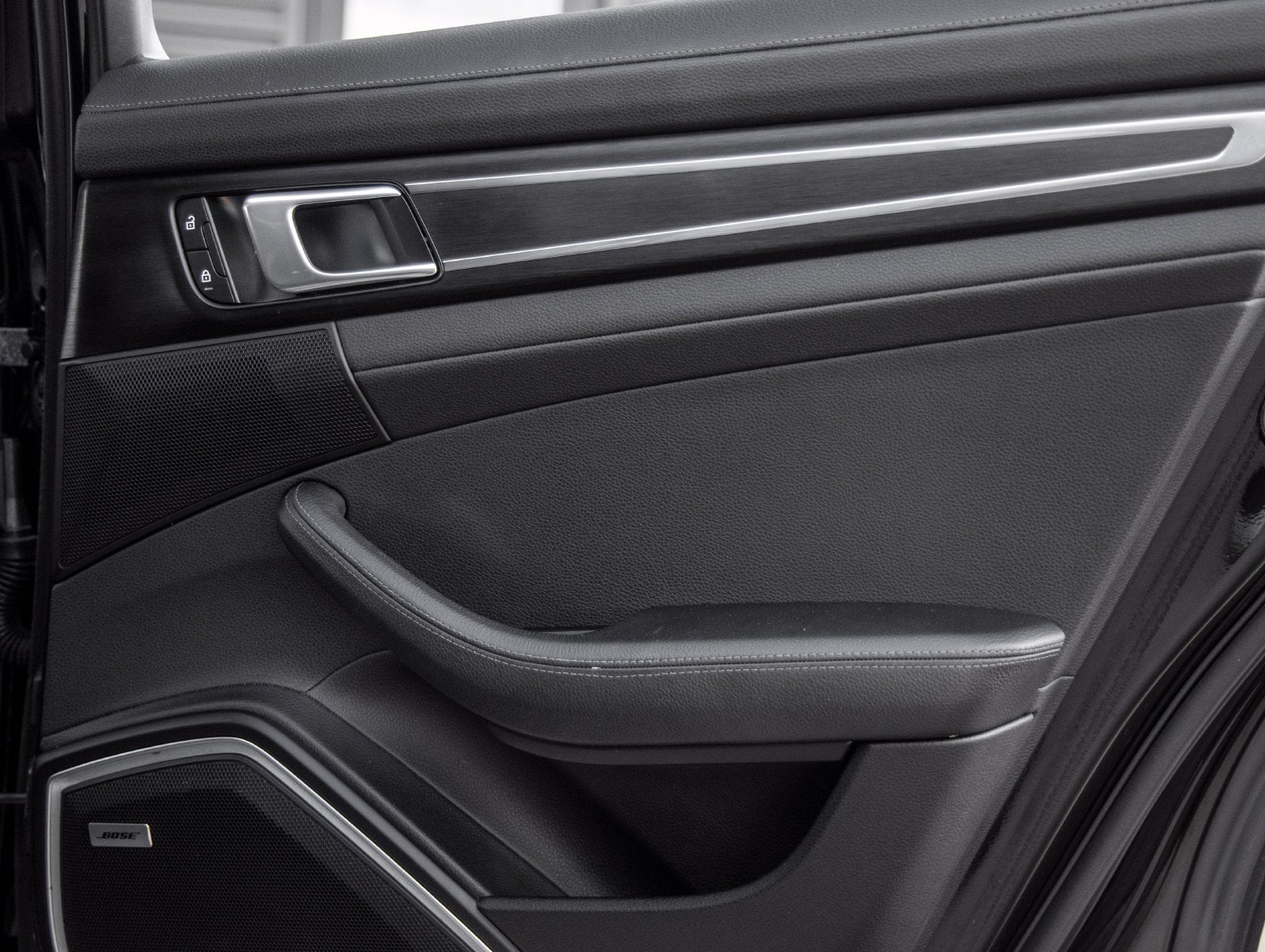 2023 Porsche Panamera 4 Platinum Edition