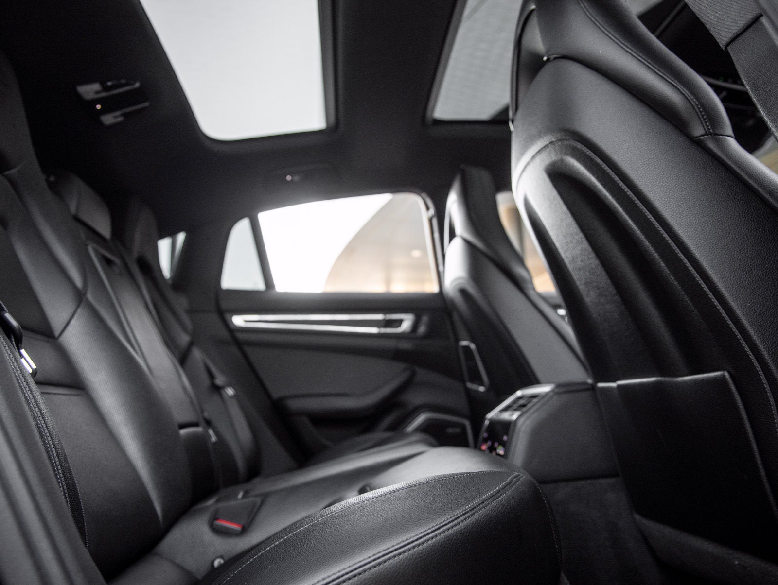 2023 Porsche Panamera 4 Platinum Edition