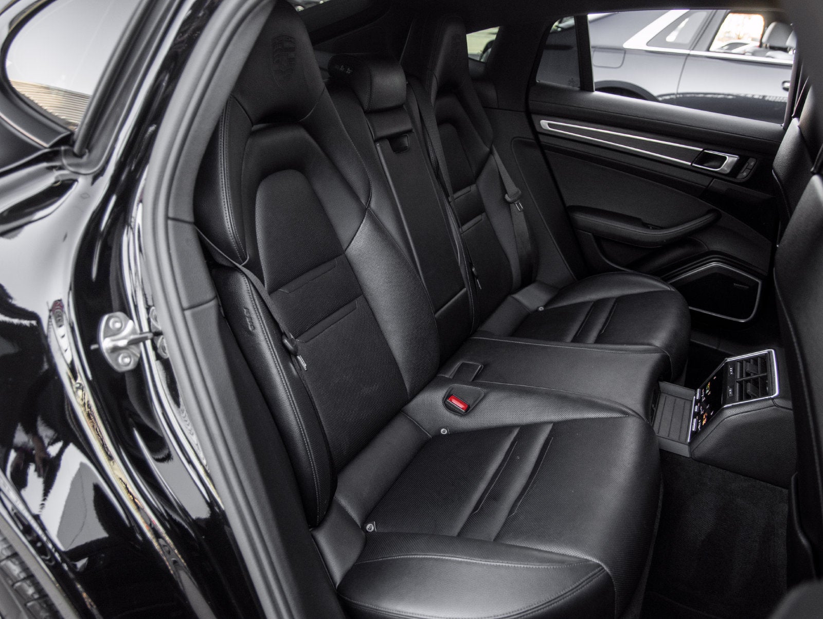 2023 Porsche Panamera 4 Platinum Edition