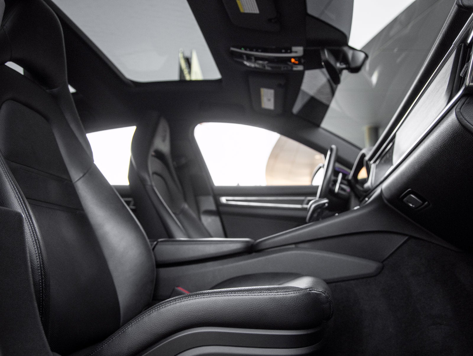 2023 Porsche Panamera 4 Platinum Edition