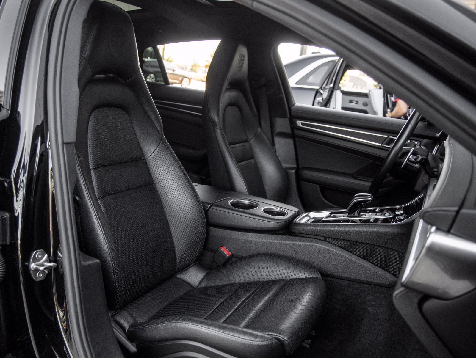 2023 Porsche Panamera 4 Platinum Edition