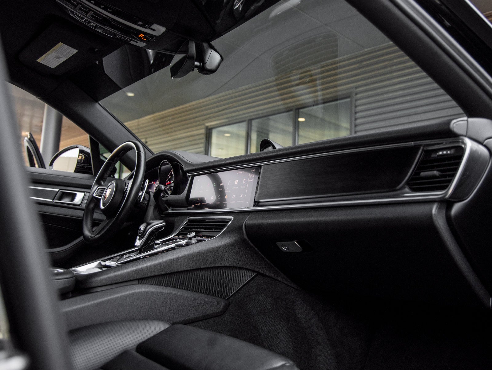 2023 Porsche Panamera 4 Platinum Edition