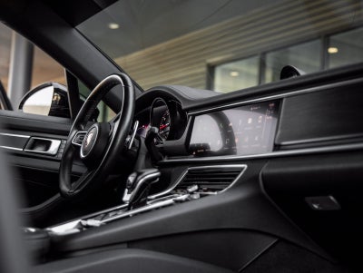 2023 Porsche Panamera 4 Platinum Edition
