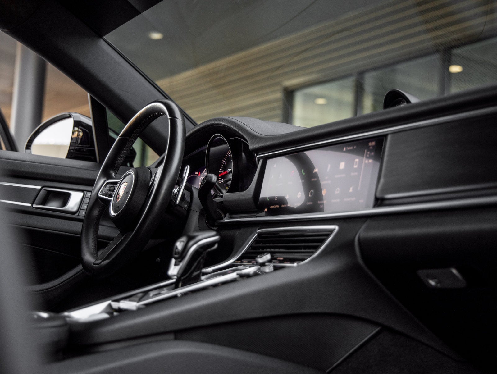 2023 Porsche Panamera 4 Platinum Edition