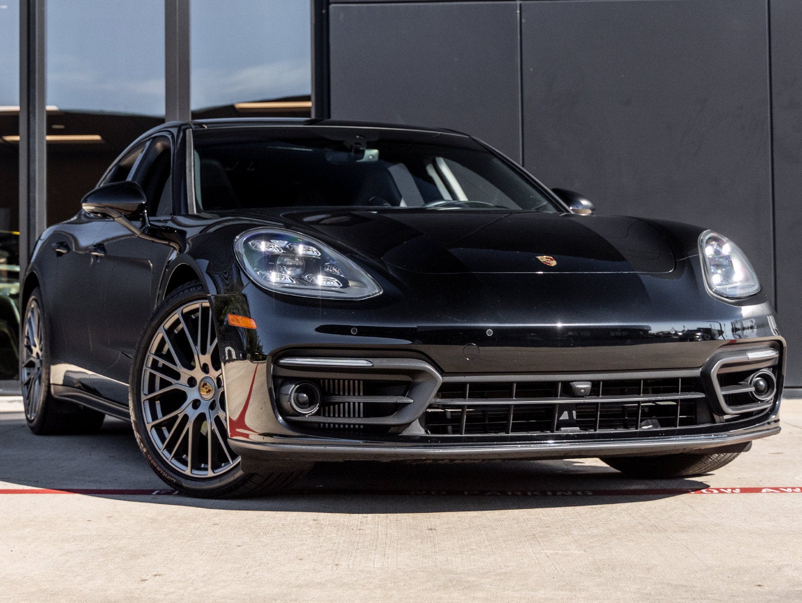 2023 Porsche Panamera 4 Platinum Edition