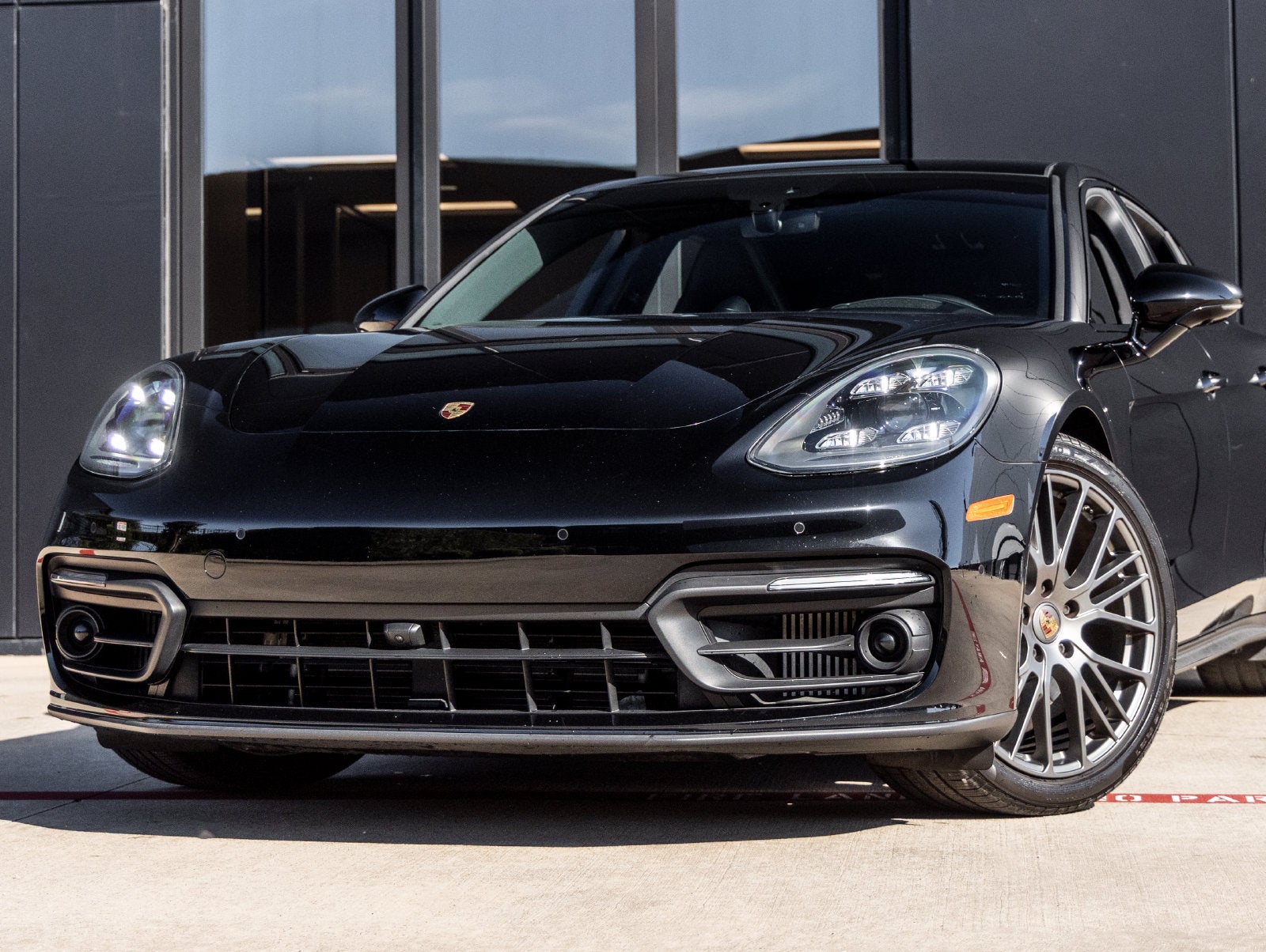 2023 Porsche Panamera 4 Platinum Edition