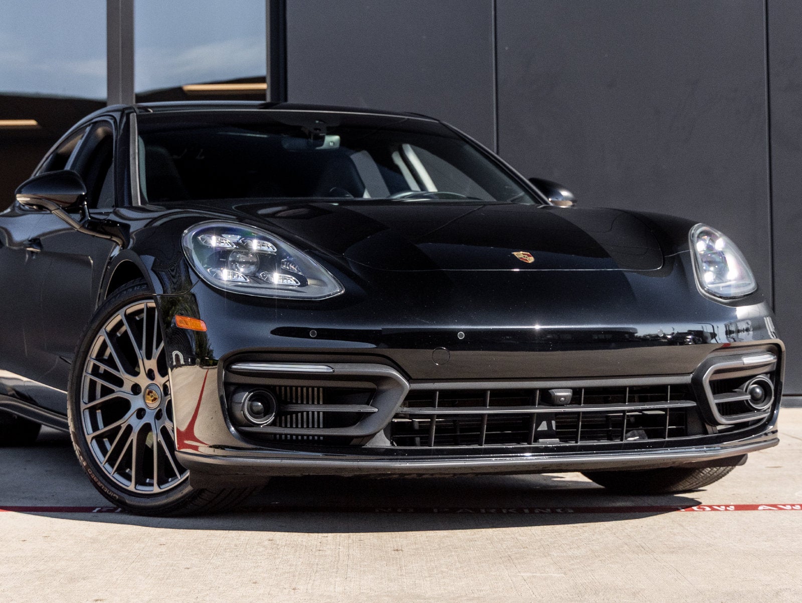 2023 Porsche Panamera 4 Platinum Edition