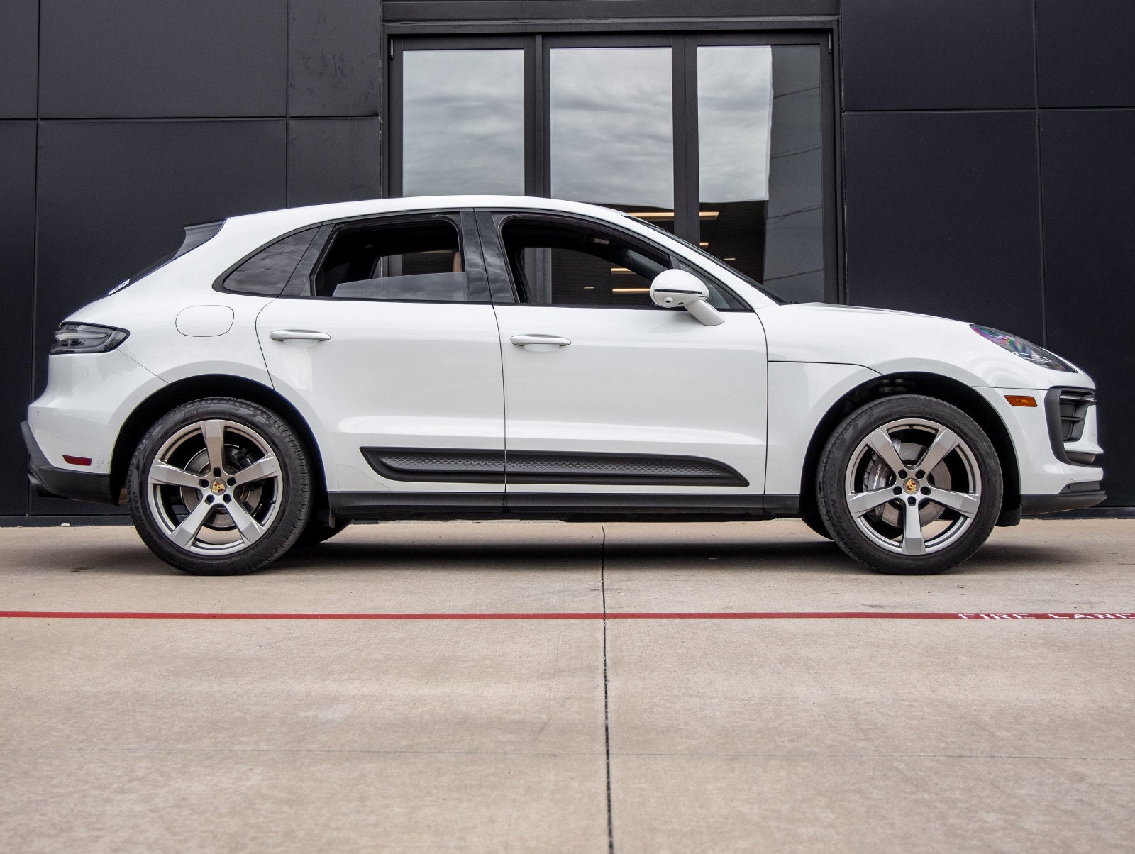 2023 Porsche Macan Base